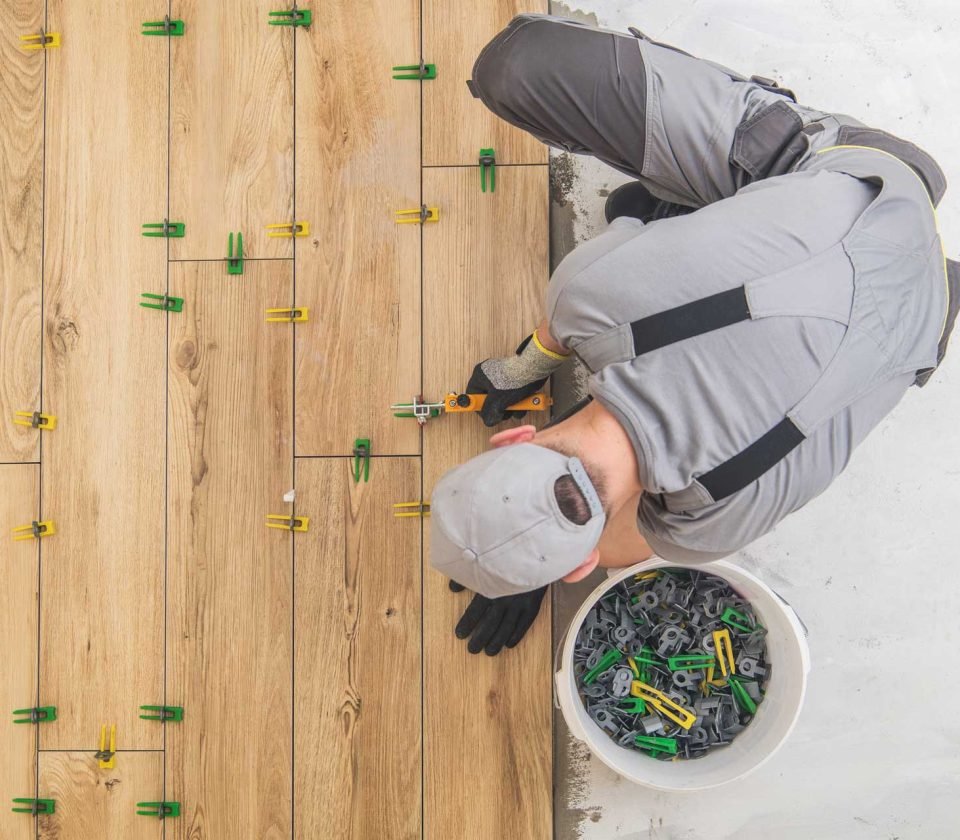 tiles-floor-installer-8RLB7NJ.jpg
